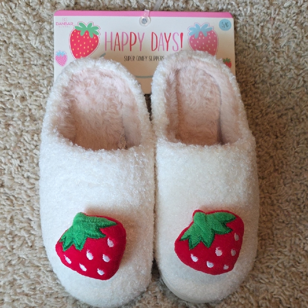 Strawberry Slippers NWT Size Small 5/6
